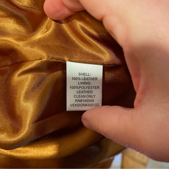 Vintage Chadwicks Women's Tan Leather Coat - Picture 4 of 5